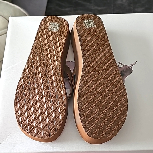 Roxy Suede Platform Flip Flop Sandals, Size 10 - Picture 4 of 4
